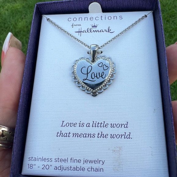 Connections from Hallmark Silver-tone Love Heart Pendant Necklace New in the Box - Picture 3 of 15